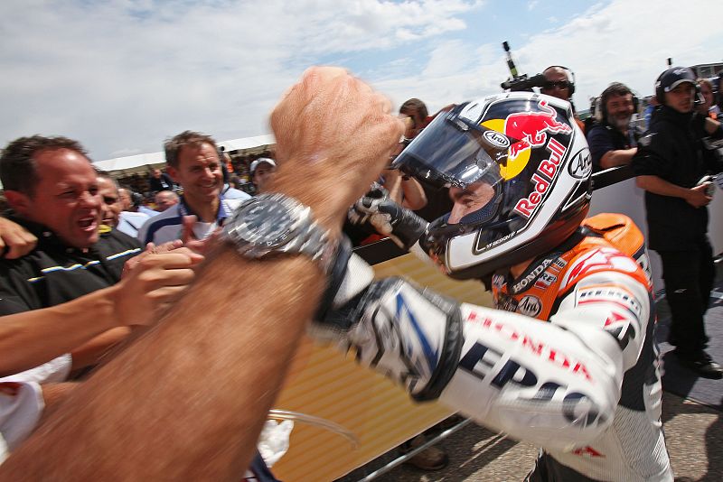 Pedrosa ha festejado su segunda victoria de la temporada como pocas veces otra.