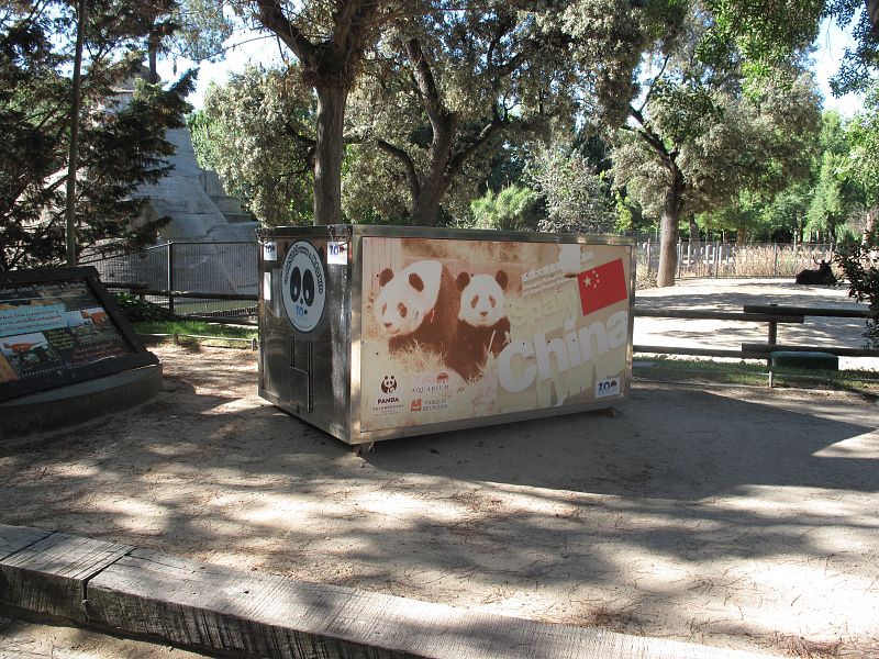 Una de las cajas donde transportaron a los nuevos pandas del zoo de Madrid