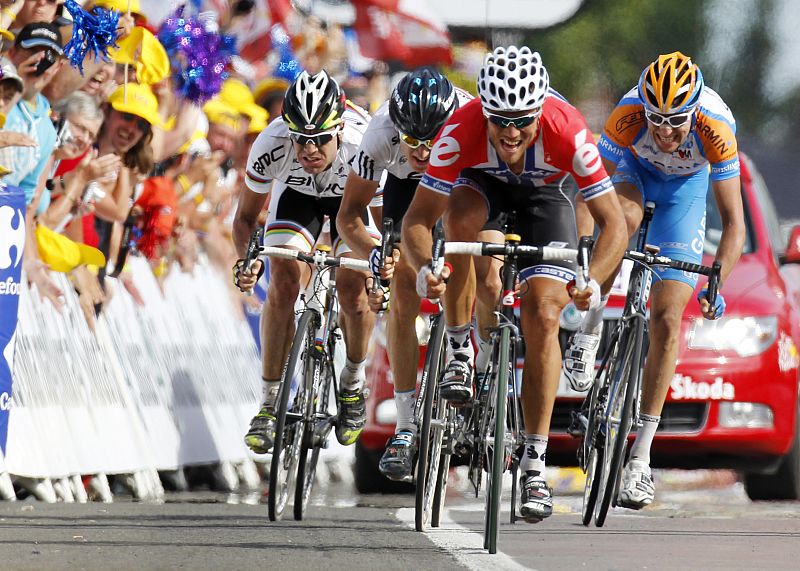 El noruego Thor Hushovd también ha ganado una etapa al esprint, la de la polémica etapa del pavés entre Wanze y Arenberg.
