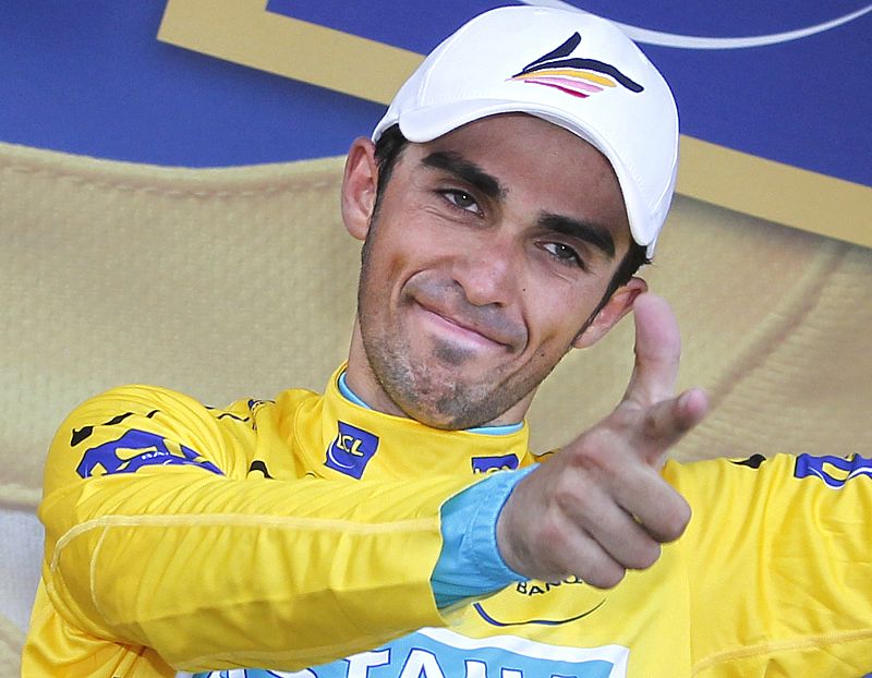 Contador se vistió de amarillo en la 15ª etapa, con meta en Bagneres de Luchon, después de aventajar en 39 segundos a Andy Schleck aprovechando un pinchazo de éste y su destreza en el descenso.