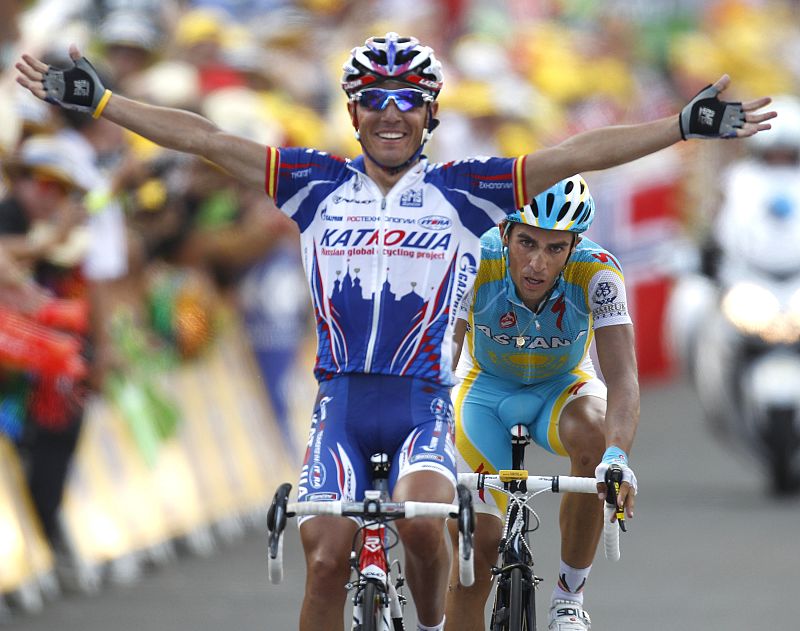 Katusha's Joaquin Rodriguez Oliver of Spain celebrates as he crosses the finish line to win ahead of Astana's Alberto Contador of Spain during the 12th stage of the Tour de France cycling race between Bourg-de-Peage and Mende
