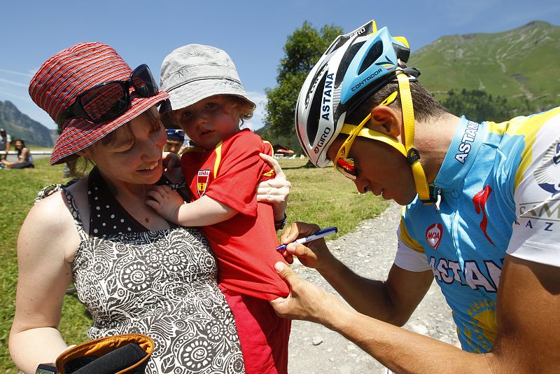 El Tour de Francia ha coincidido con el éxito de la selección española en el Mundial, y eso se ha notado en la afición que ha seguido a Contador en la carrera.