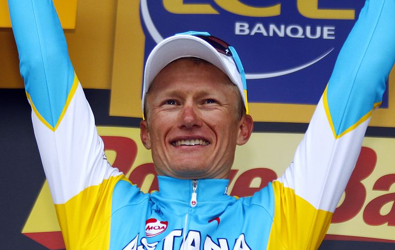 Alexander Vinokourov, antes líder de Astaná, se resarció de su función como gregario de lujo de Contador ganando meritoriamente la etapa 13ª, con meta en Revel.