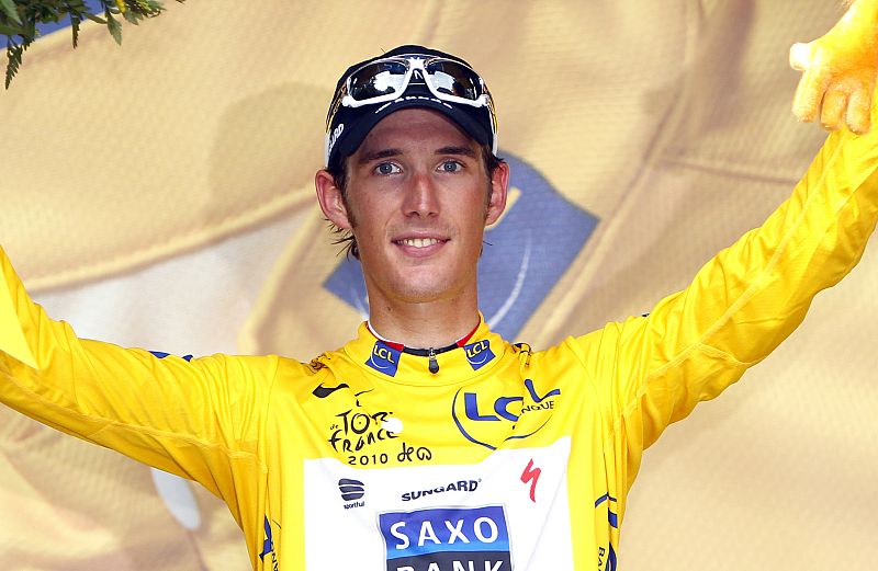 Saxo Bank's Schleck of Luxembourg celebrates his leader's yellow jersey on podium after ninth stage of Tour de France cycling race between Morzine-Avoriaz and Saint-Jean-De-Maurienne