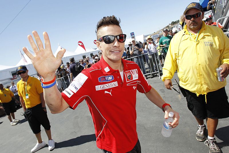 El piloto de Kentucky Nicky Hayden luce un peculiar corte de pelo.