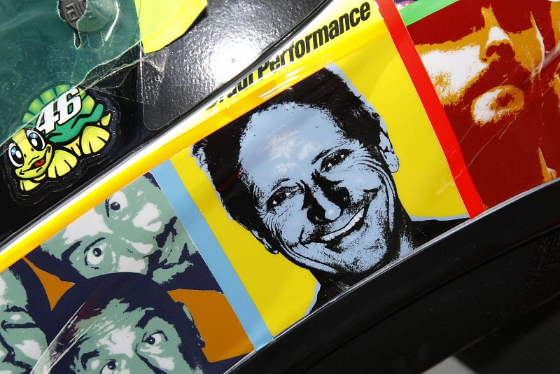 Un grupo de amiguetes y, a su lado, Kevin 'pajarito' Schwantz.