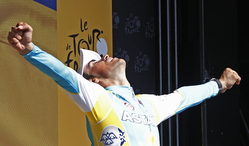 Finalmente, Contador aventajó en 31 segundos a Schleck y celebraba así de exultante la consecución del triunfo final, a las puertas de París.