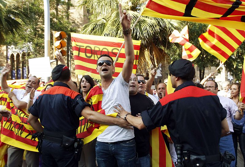 Taurinos y antitaurinos en la última corrida  en Barcelona