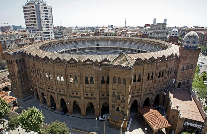 Imagen de la Plaza de Toros Monumental de Barcelona en una jornada en la que el Parlament aprobó la supresión de los festejos taurinos en Cataluña.