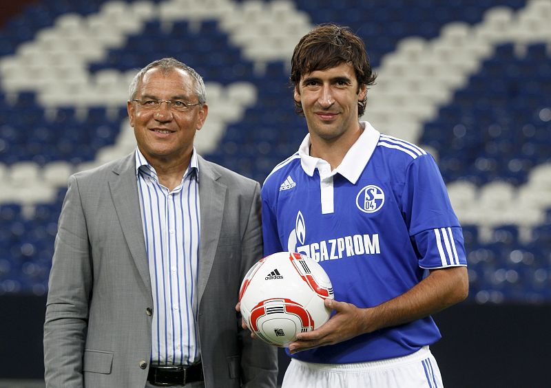 Raúl ha declarado que el interés mostrado por su nuevo entrenador, Felix Magath, ha sido clave en su fichaje