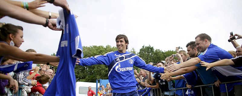 El delantero ha sido recibido con mucho cariño por la que ahora es su nueva afición 04