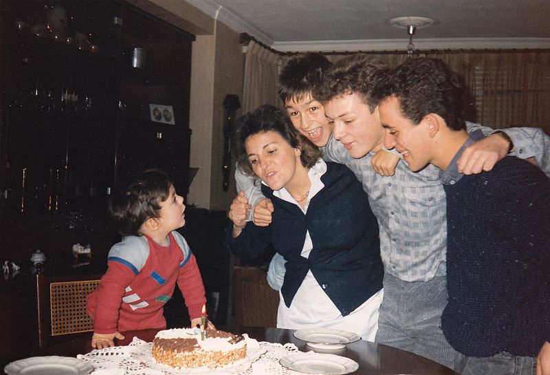 Javier Gutiérrez y su familia