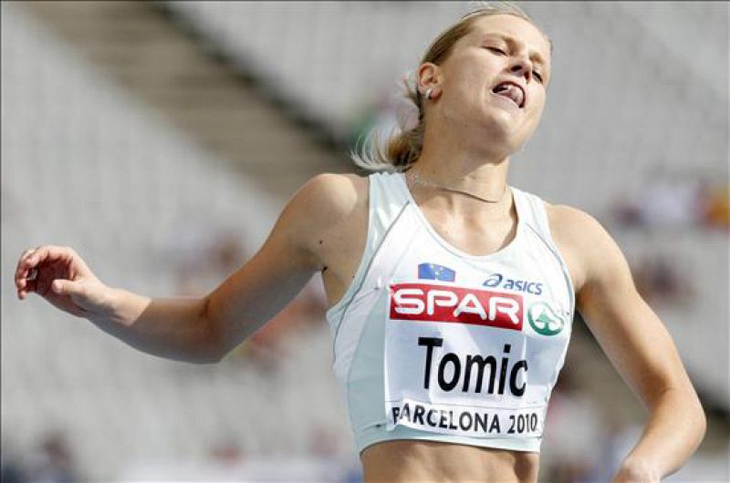 La atleta eslovaca Marina Tomic tras su participación en la segunda serie de la prueba de 100 m vallas en el Campeonato de Europa de Atletismo Barcelona.