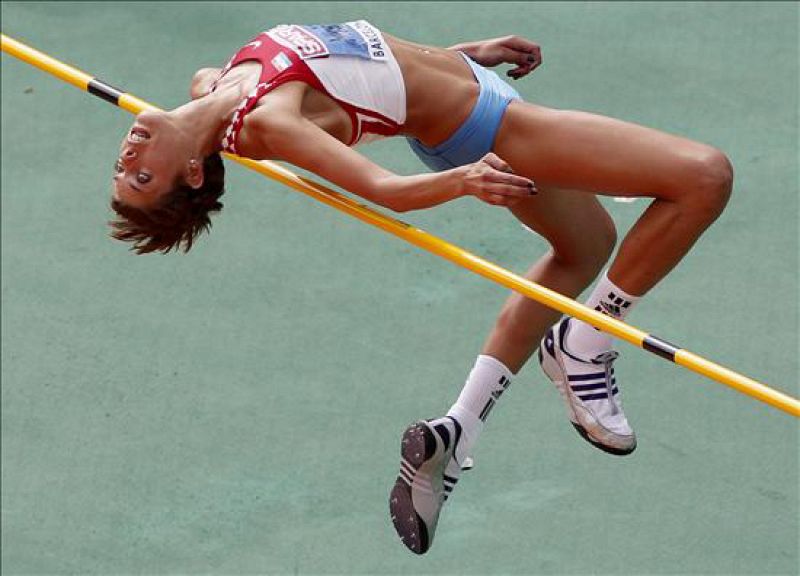 La atleta croata Blanka Vlasic durante uno de sus saltos en la clasificación de salto de altura en el Campeonato de Europa de Atletismo Barcelona.