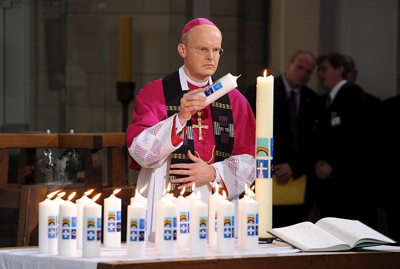 CEREMONIA EN RECUERDO DE LAS VÍCTIMAS DEL LOVE PARADE 2010