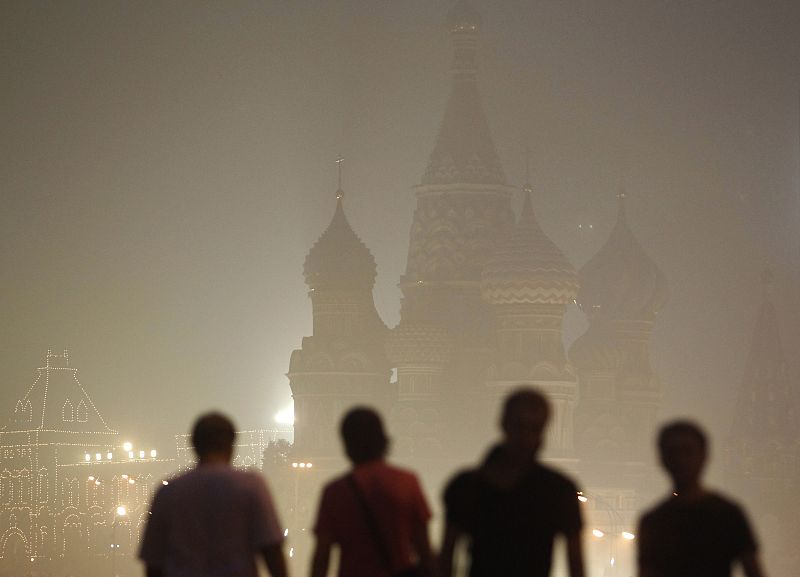 La catedral de Moscú, cubierta por el humo