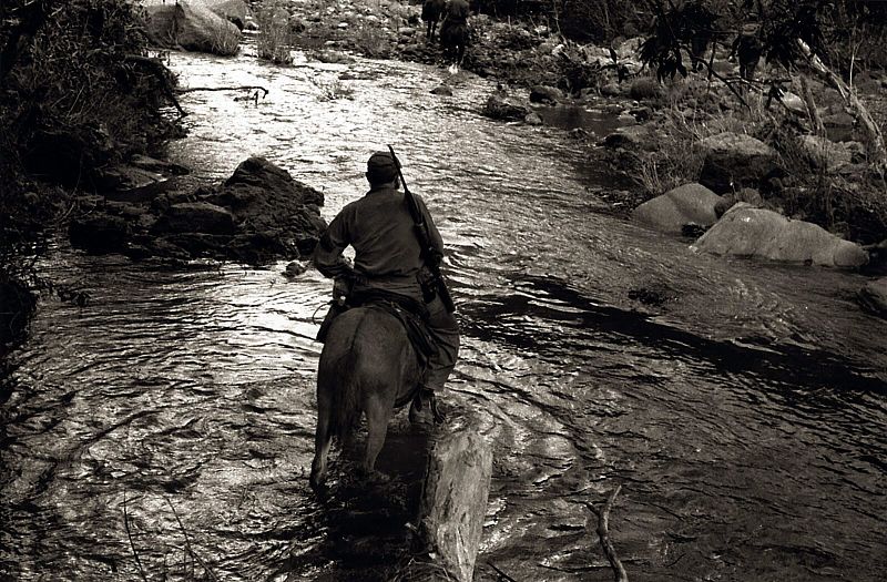 Fotografía dentro del libro de Fidel: "Por todos los caminos de la Sierra: la victoria estratégica"