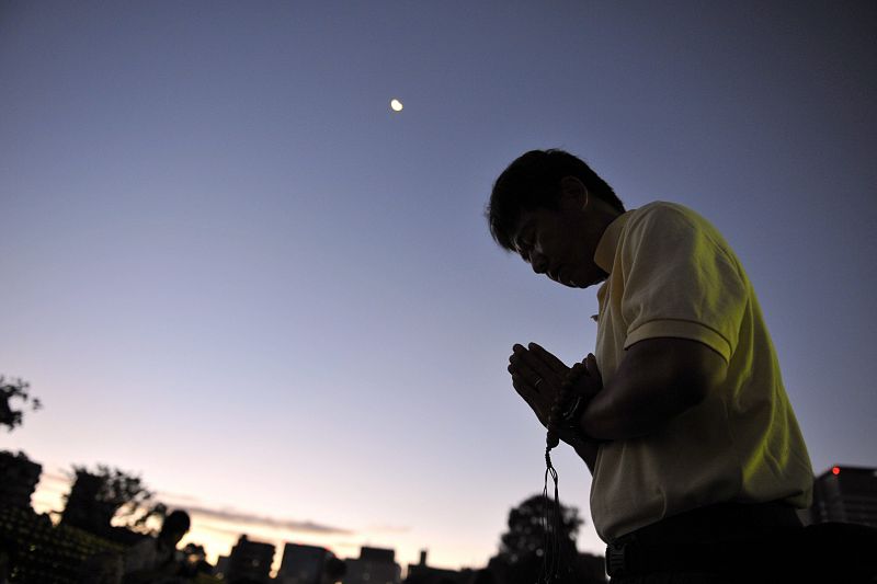 RESIDENTES DE HIROSHIMA RINDEN HOMENAJE A LAS VÍCTIMAS DE LA BOMBA ATÓMICA