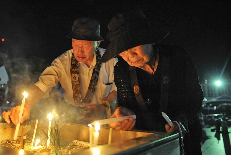 RESIDENTES DE HIROSHIMA RINDEN HOMENAJE A LAS VÍCTIMAS DE LA BOMBA ATÓMICA