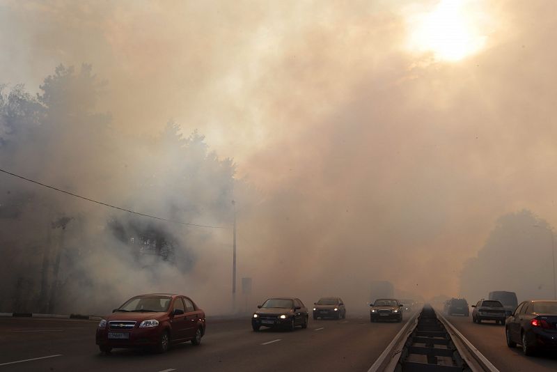 UN EJÉRCITO DE BOMBEROS Y VOLUNTARIOS CONTINÚA LA BATALLA CONTRA DE FUEGO