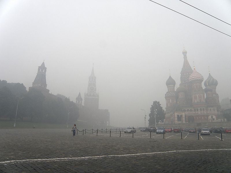 MOSCÚ ENVUELTA EN HUMO