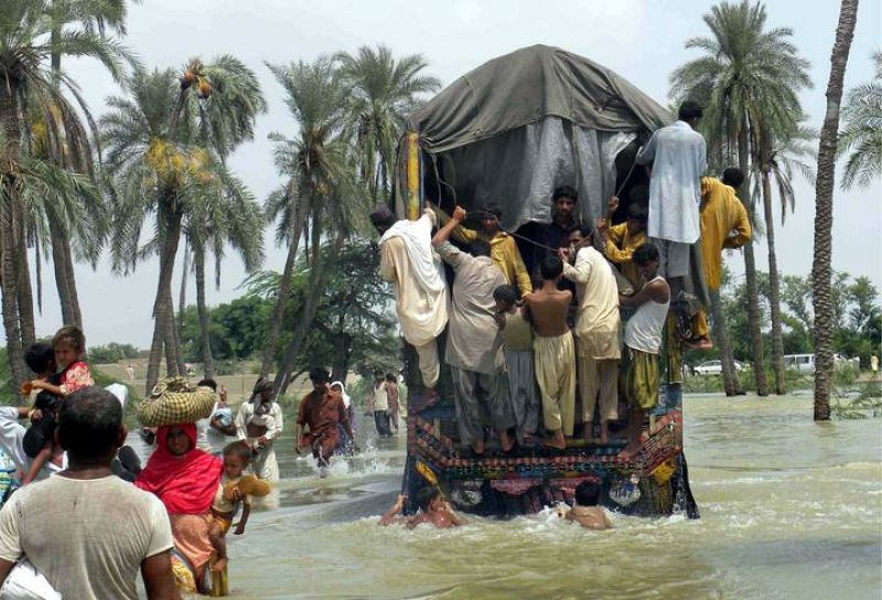 Evacúan la localidad de Shah Jamal tras las inundaciones en Pakistán  