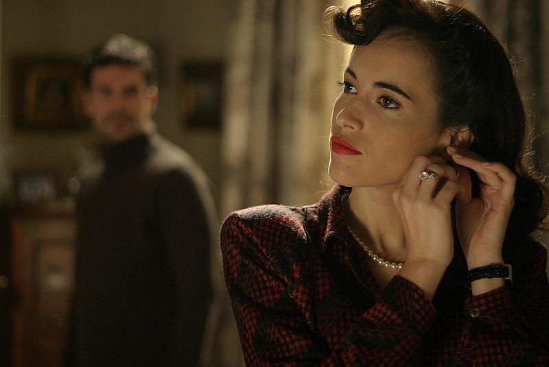 Amar en tiempos revueltos -Vestidas para la ocasión