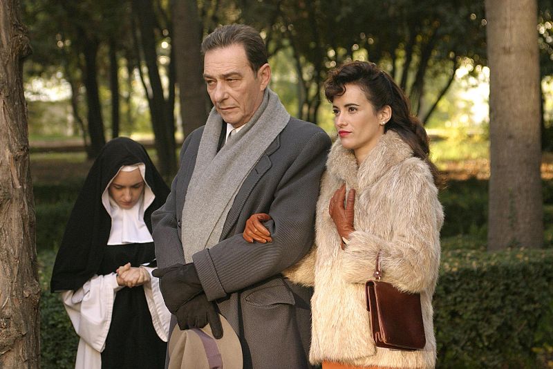 Amar en tiempos revueltos -Vestidas para la ocasión