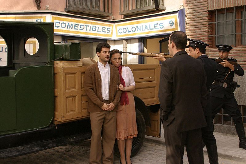 Amar en tiempos revueltos -Vestidas para la ocasión