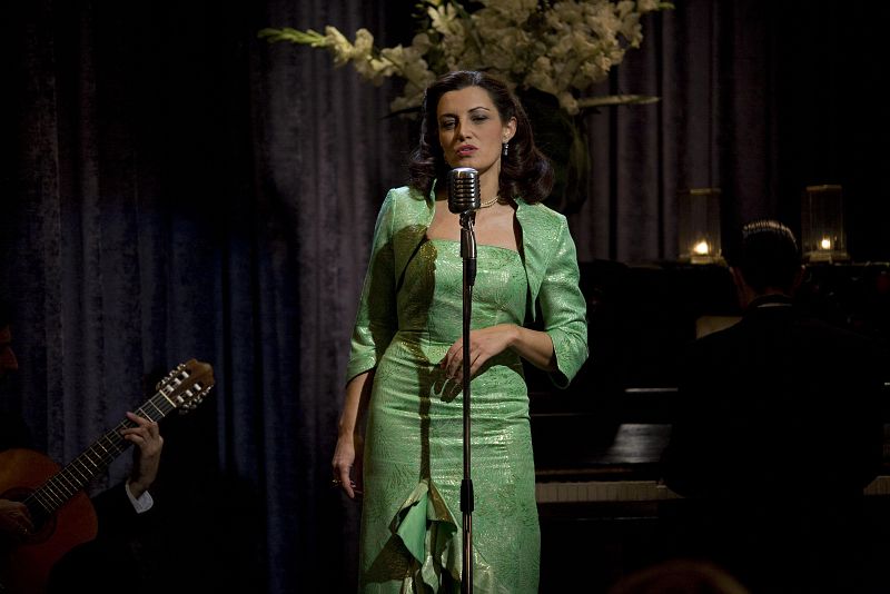 Amar en tiempos revueltos -Vestidas para la ocasión