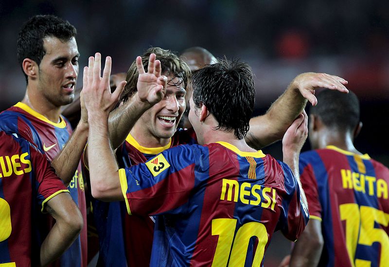 Los jugadores del Barça celebrando el tercer gol de Leo Messi.