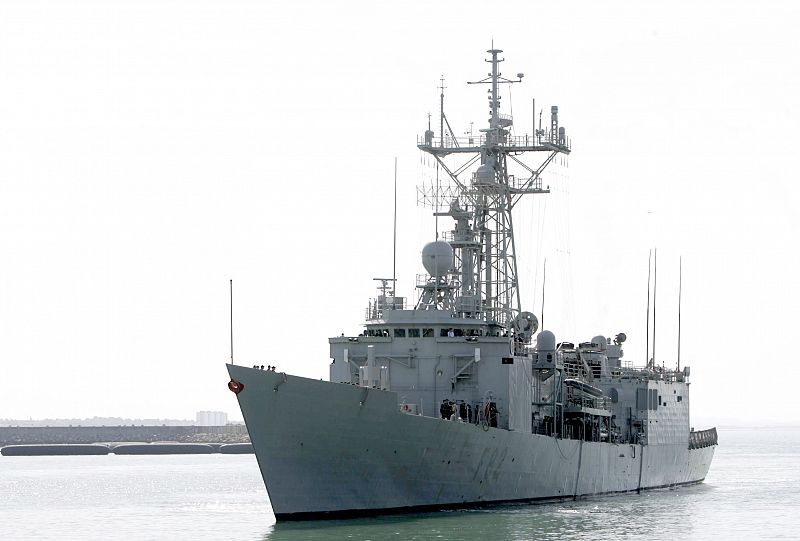 La fragata Victoria llega a la base naval de Rota