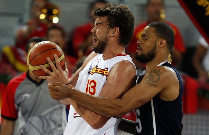 Marc Gasol y Chandler, frente a frente.