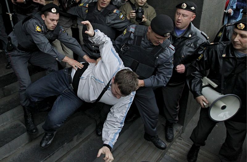 Los manifestantes denunciaban que la libertad de reunión ha sido recortada por el Kremlin.