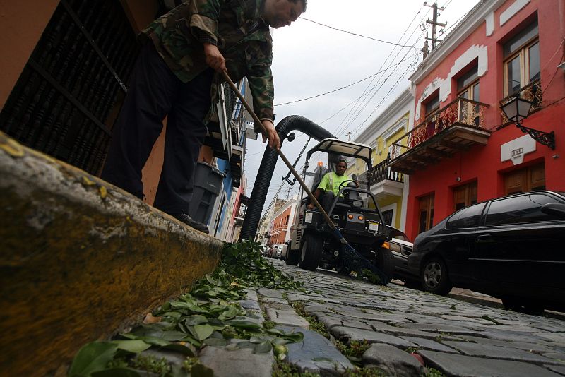 CERCA 200.000 PERSONAS SIN LUZ Y CARRETERAS CORTADAS A CONSECUENCIA DE "EARL"