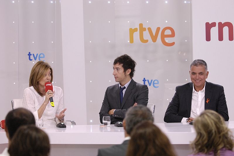 Pepa Fernández, Toni Garrido y Juan Ramón Lucas, durante la rueda de prensa.