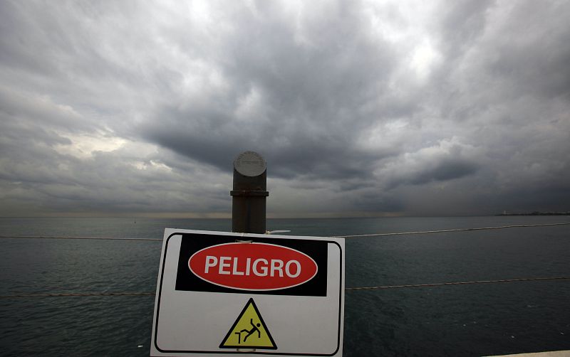 DECLARAN ALERTA ROJA EN REPÚBLICA DOMINICANA POR LLEGADA DEL HURACÁN "EARL"