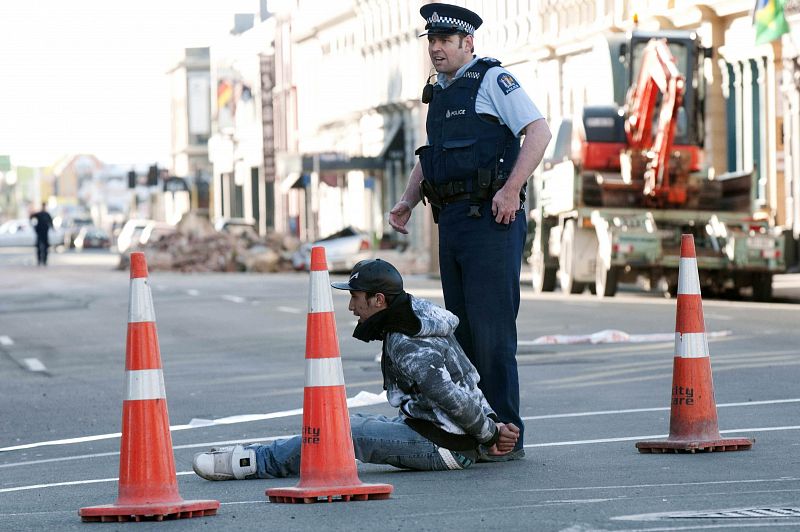 La policía vigila para evitar la acción de los ladrones