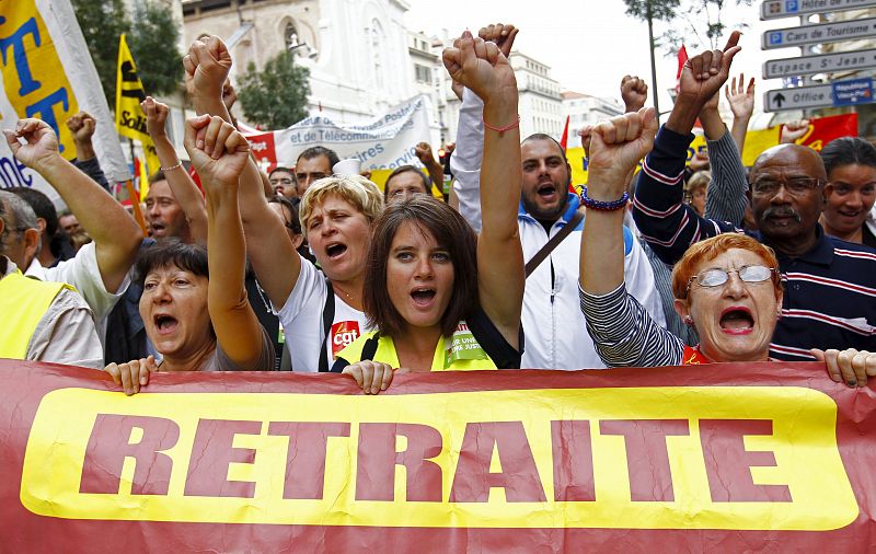 LAS MANIFESTACIONES CONTRA LA REFORMA DE PENSIONES REÚNEN A 450.000 FRANCESES