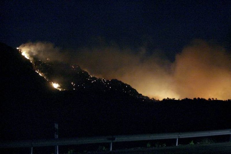 Andalucía, Castilla-La Mancha y Valencia han aportado medios aéreos, los más eficaces ya que se trata de una zona abrupta. 