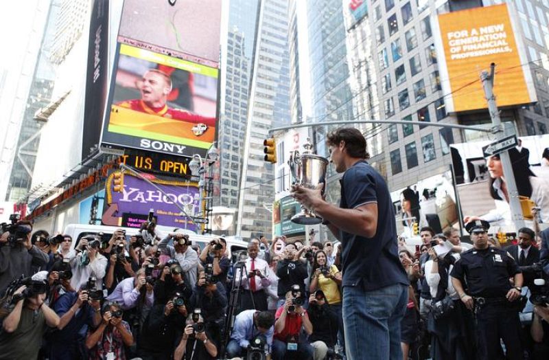 Rafa Nadal se dio un baño de masas en Times Square un día después de ganar el US Open.