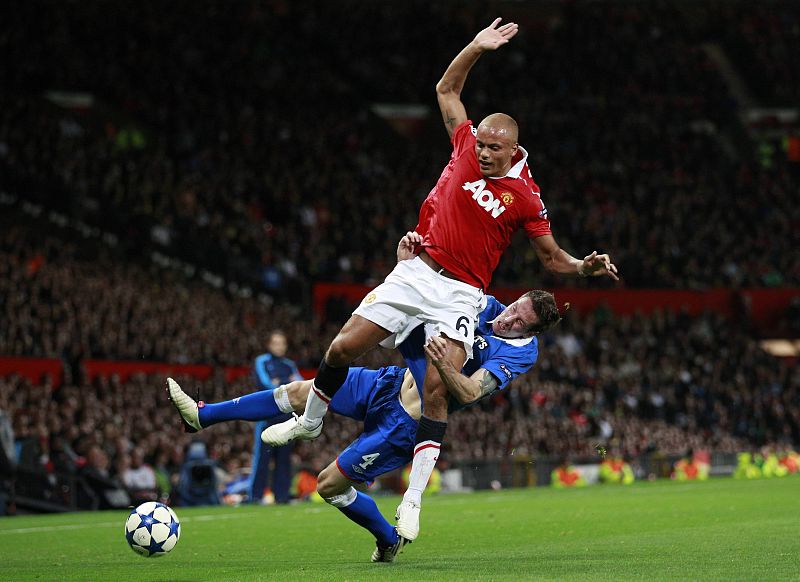 Broadfoot trata de 'placar' a Wes Brown en el Manchester United - Glasgow Rangers