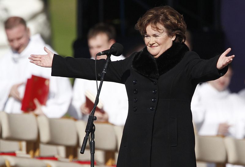 La cantante Susan Boyle ha ofrecido un pequeño concierto en el parque en el que Benedicto XVI ha oficiado su misa