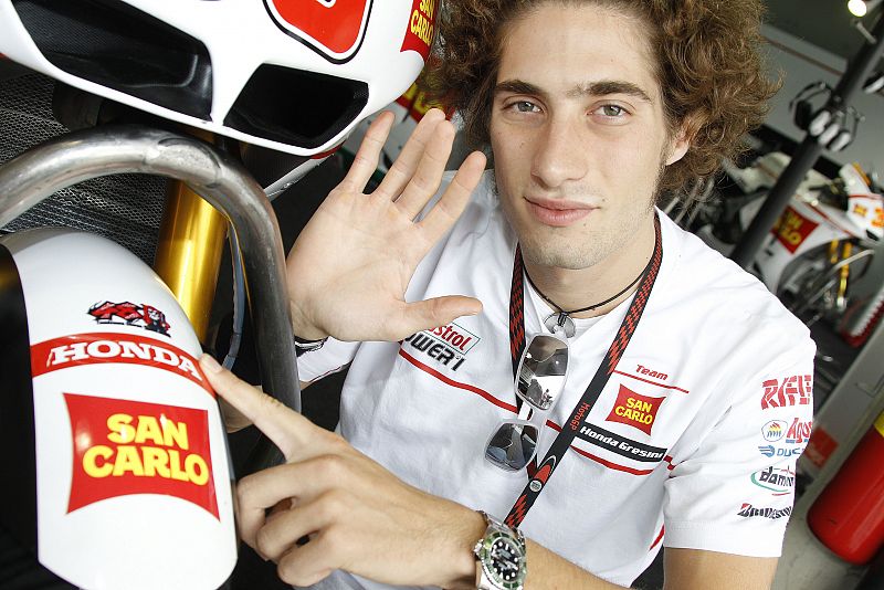 Marco Simoncelli también ha recordado al piloto japonés.