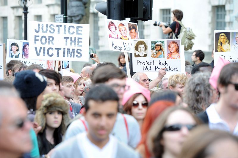 MILES DE PERSONAS PROTESTAN EN LONDRES CONTRA LA VISITA DEL PAPA