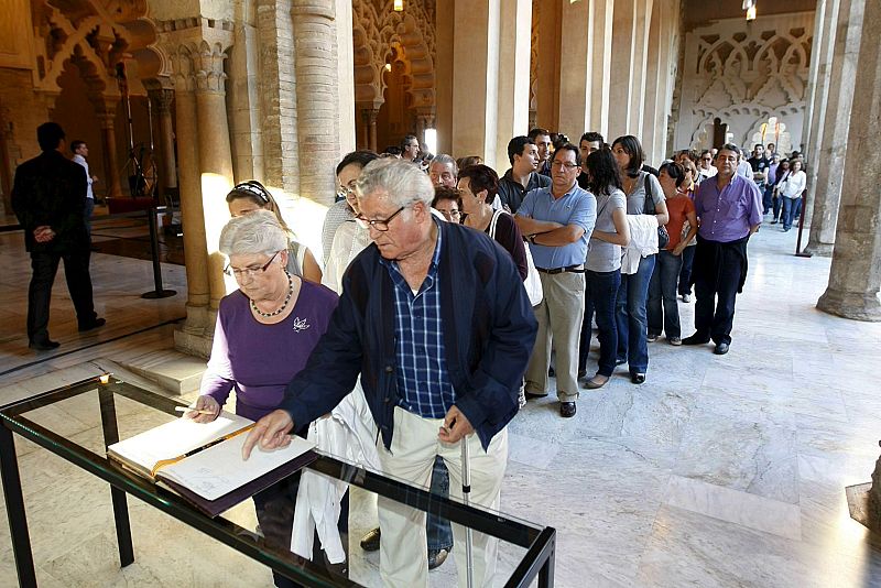 LA CAPILLA ARDIENTE DE JOSÉ A. LABORDETA SE ABRE AL PÚBLICO