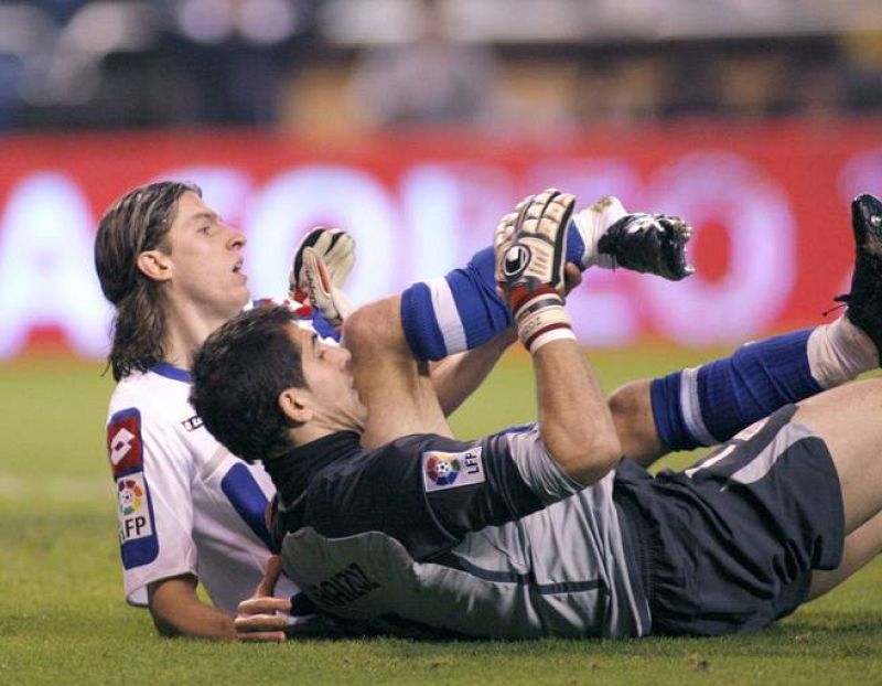 El futbolista brasileño, Filipe Luis, se lesionó en un encontronazo con el portero del Athletic de Bilbao, Gorka Iraizoz.