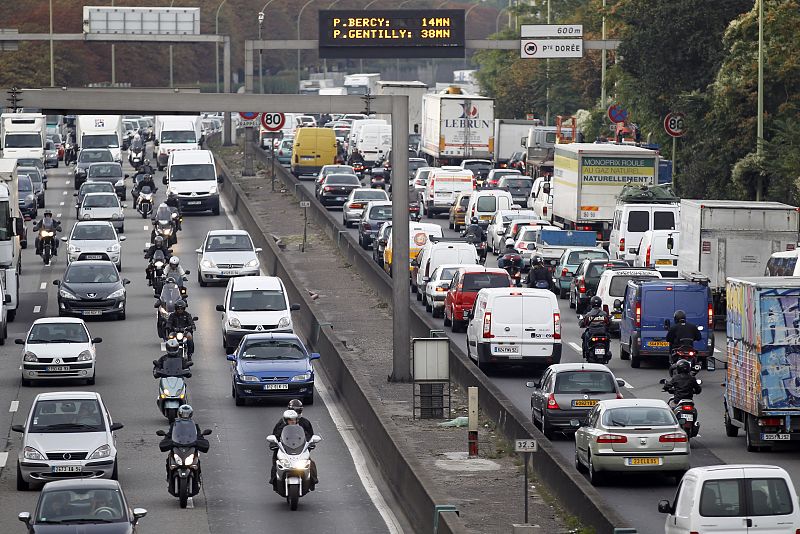 View of heavy traffic on the Paris ring road, eastern Paris