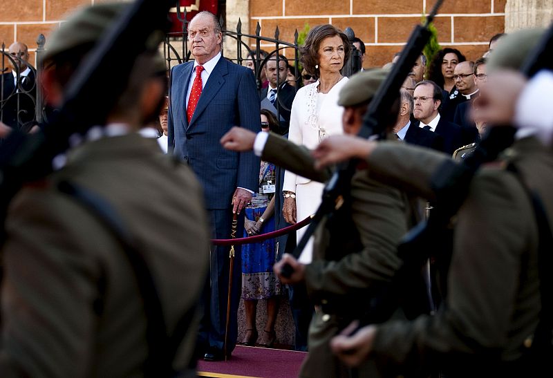 LOS REYES LLEGAN A SAN FERNANDO PARA CONMEMORAR EL NACIMIENTO DEL PARLAMENTO