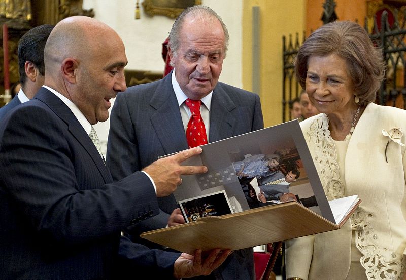 LOS REYES CONMEMORAN EL BICENTENARIO DE LAS CORTES DE CÁDIZ